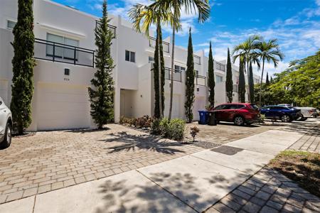 834 NE 19th Ave