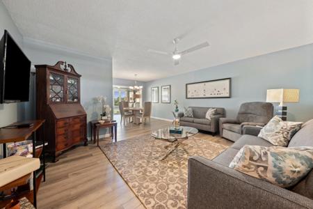 8 Colonial Club Drive