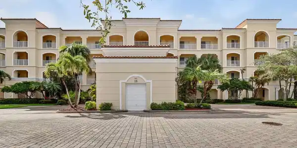 18 Harbour Isle Drive W