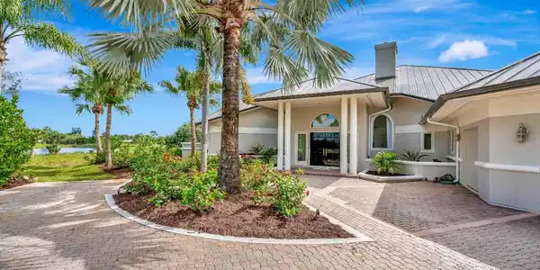 1741 SW Thornberry Circle