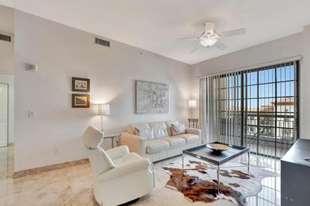 233 S Federal Highway