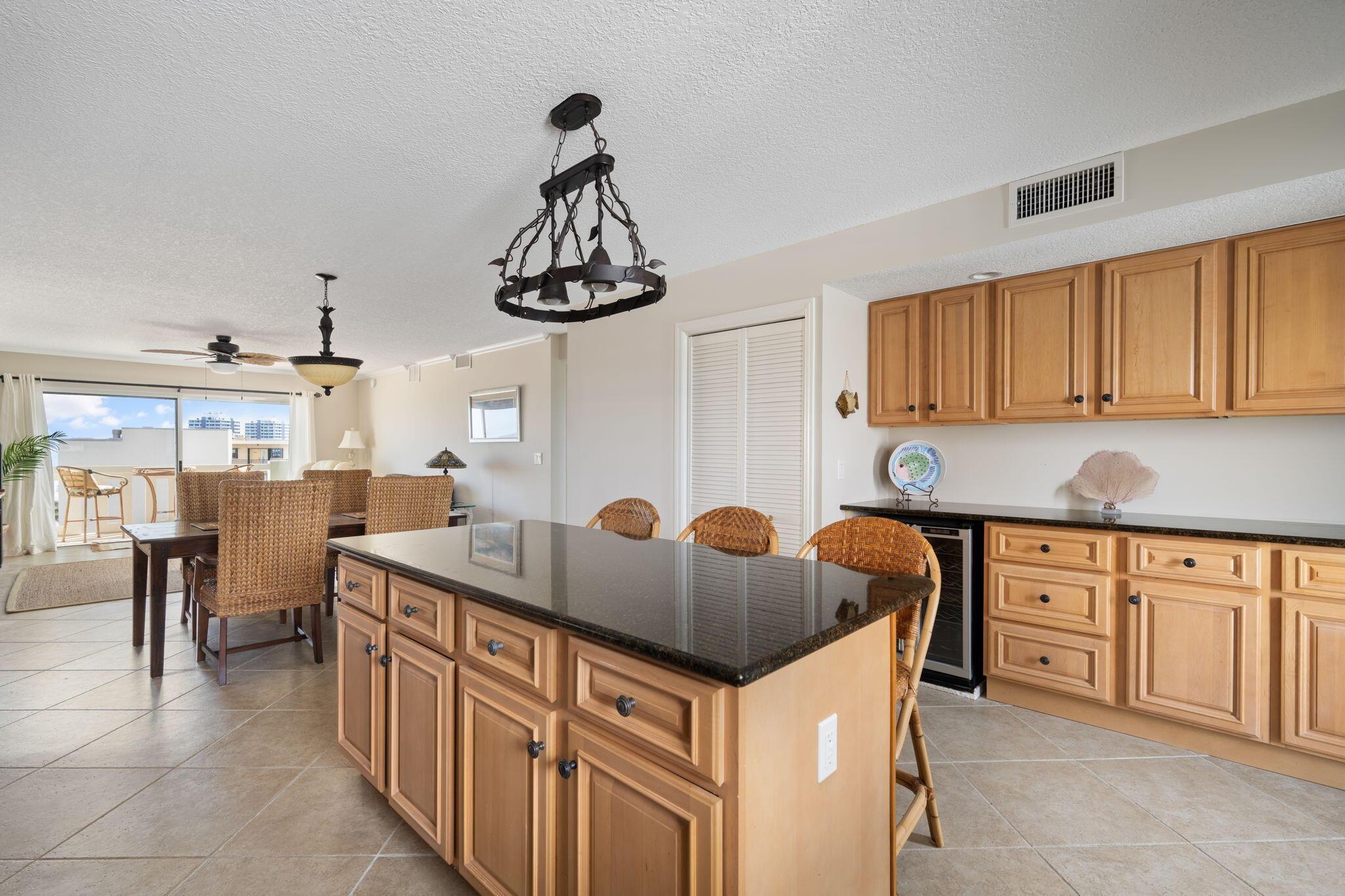 Image 4: 4-web-or-mls-4049 Ocean Dr 505--4