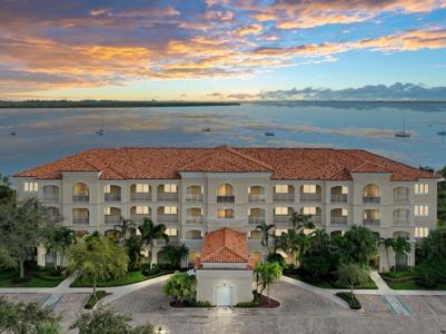 23 Harbour Isle Drive W