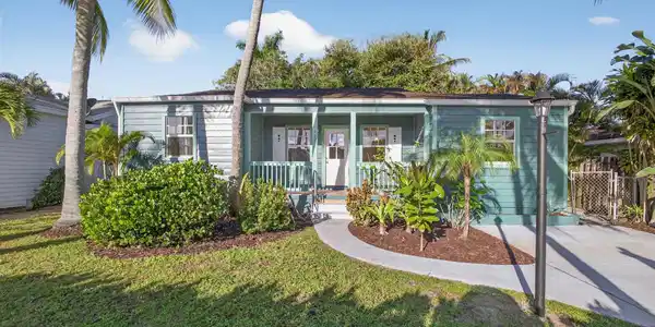407 S Palmway