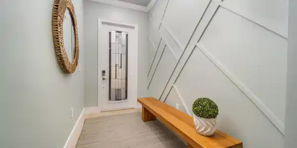 Image 4: Foyer