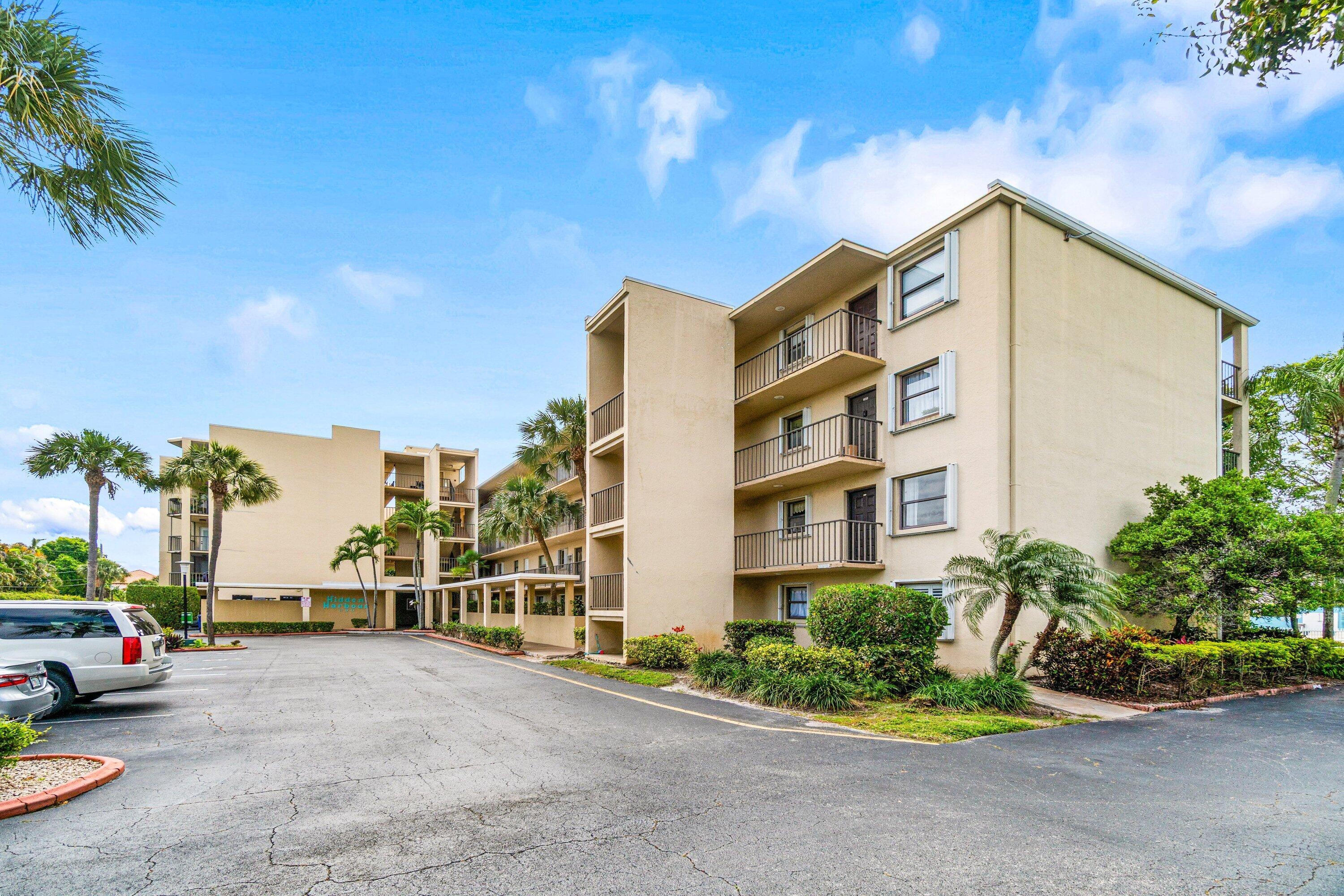 Image 2: 002-890NorthFederalHighway-311-LakeWorth