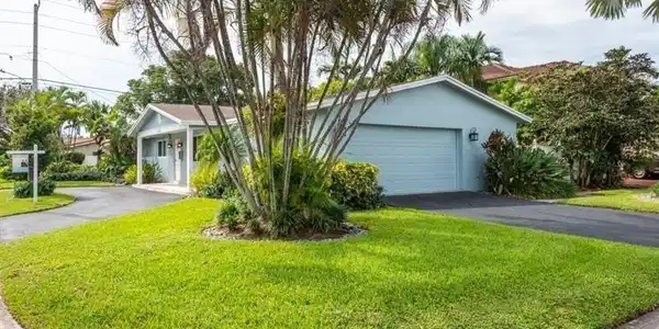 818 N 12th Avenue
