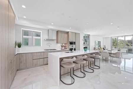 485 E Royal Palm Road