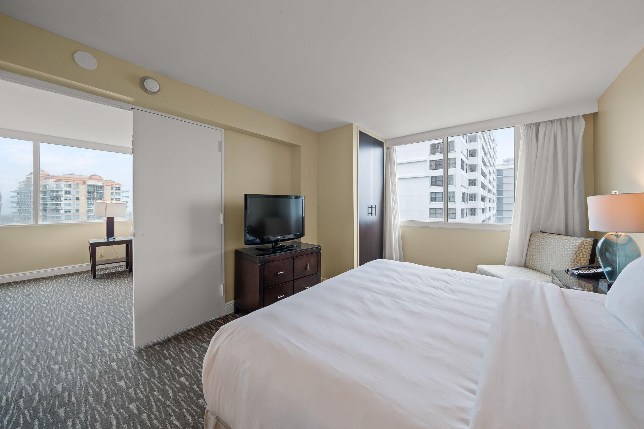 Image 1: 11-web-or-mls-2670 E Sunrise Blvd Unit 1