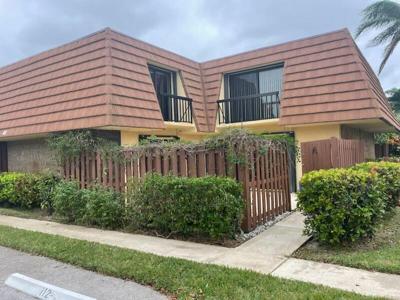 825 Center Street