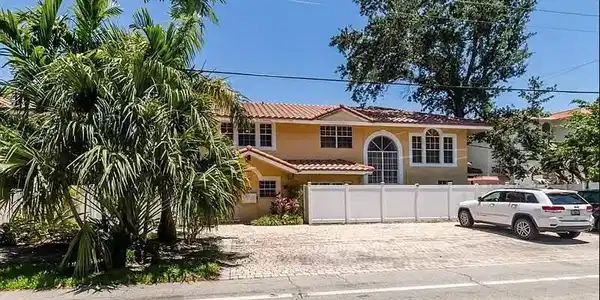 1101 NE 6th Street