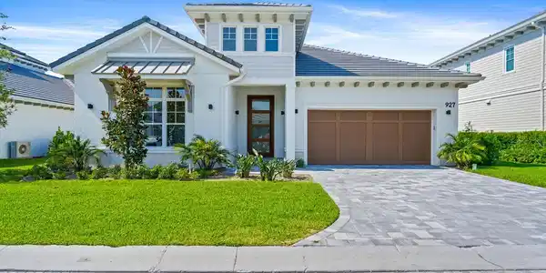 927 Surfsedge Way