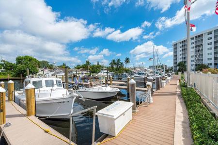 2731 NE 14th St Causeway