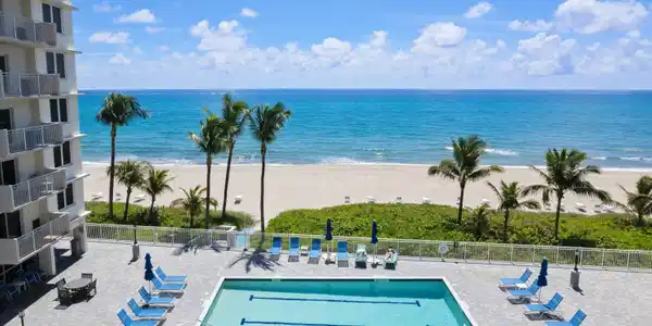 Image 4: Pool