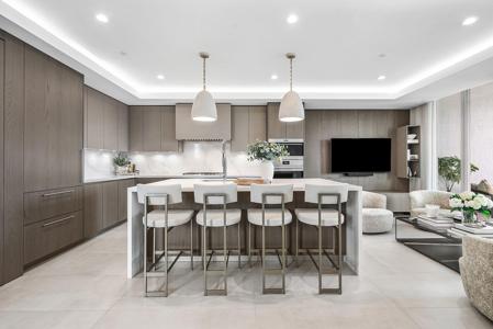 475 E ROYAL PALM Road
