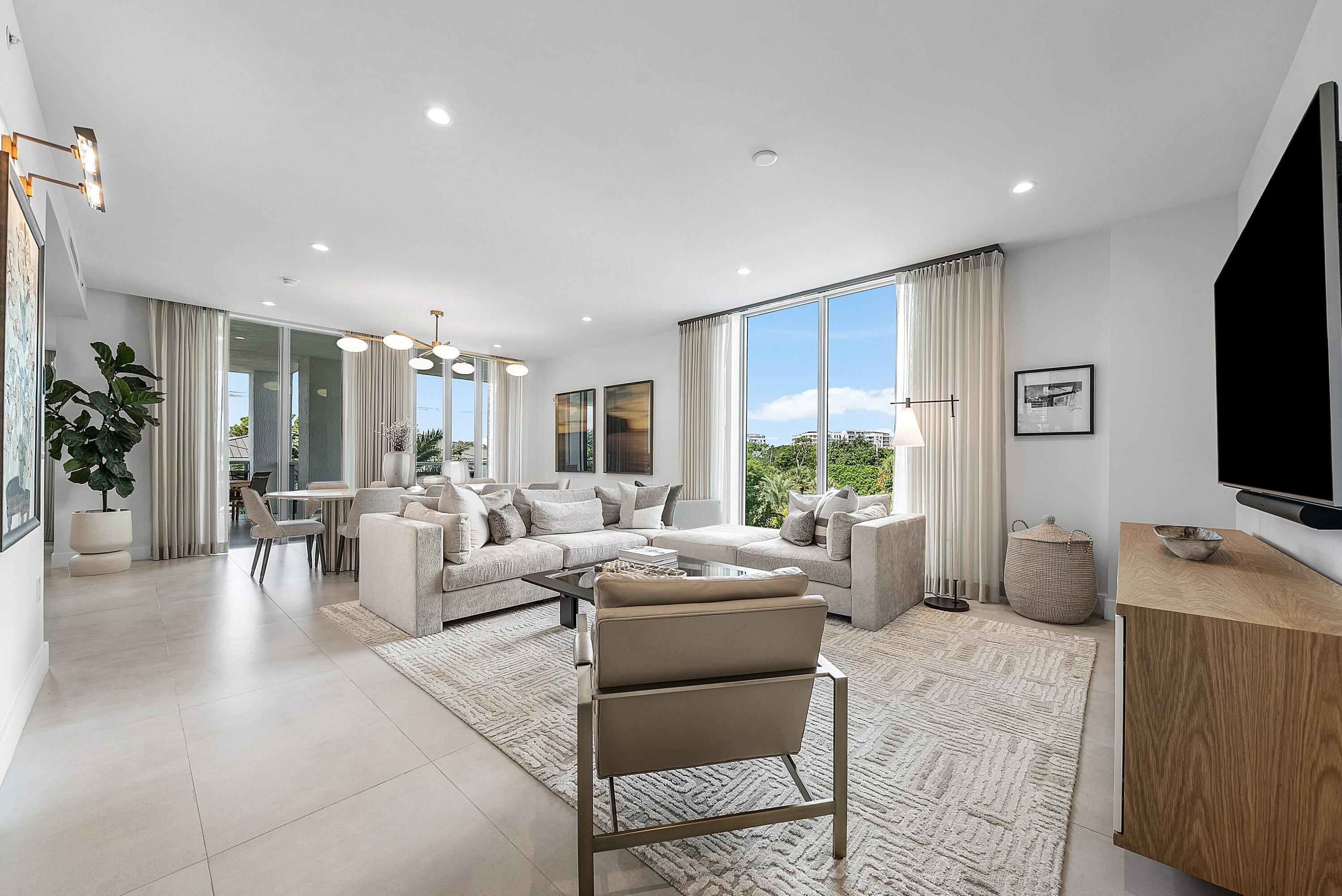 Image 4: Living Room