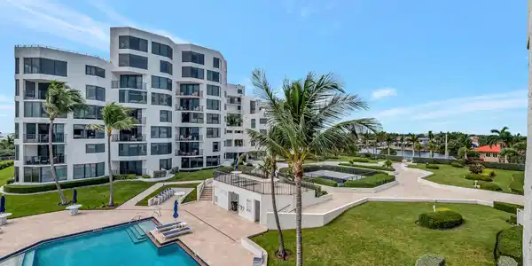 2565 S Ocean Boulevard