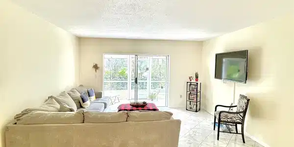200 E Royal Palm Road