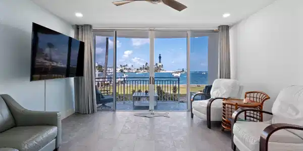 2508 Bay Drive