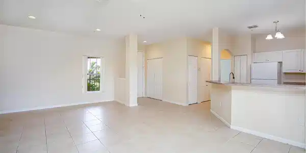 Image 4: 5015 Fairways CIR 305