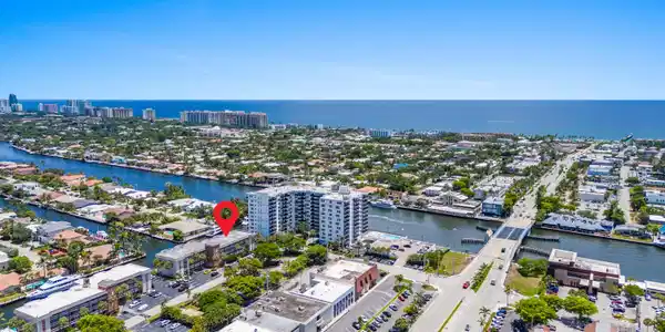 Image 2: COASTAL LIVING AT ITS BEST FOR BEACH & BOAT LOVERS