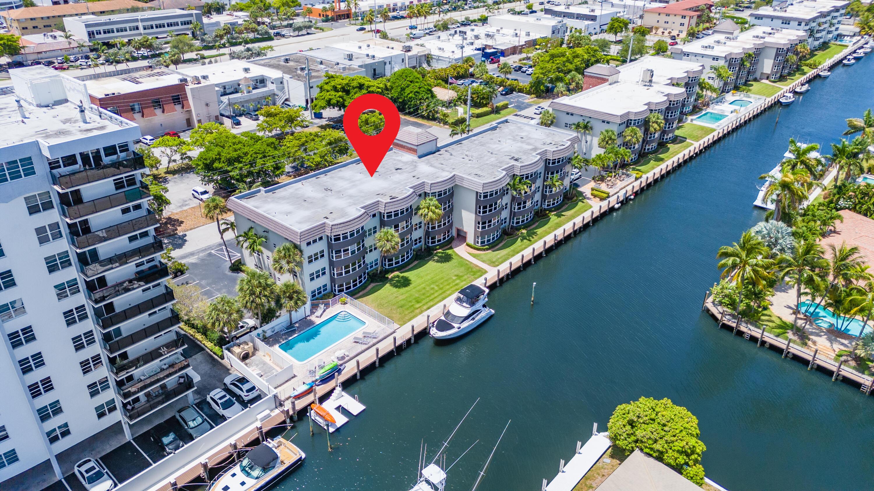 Image 4: COASTAL LIVING AT ITS BEST FOR BEACH & BOAT LOVERS