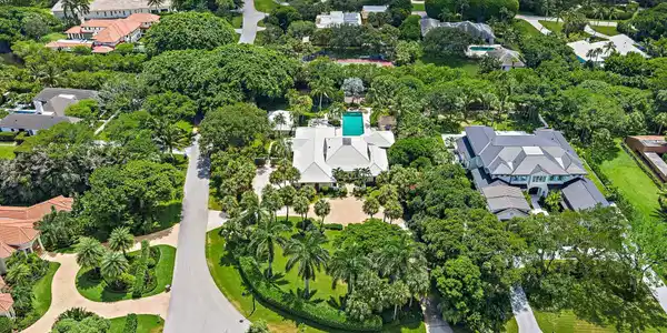 Image 4: PRIME Seminole location... corner lot, great eleva