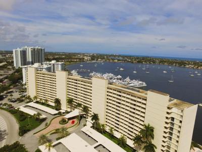 132 Lakeshore Drive
