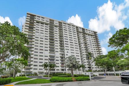 3200 Port Royale Drive N
