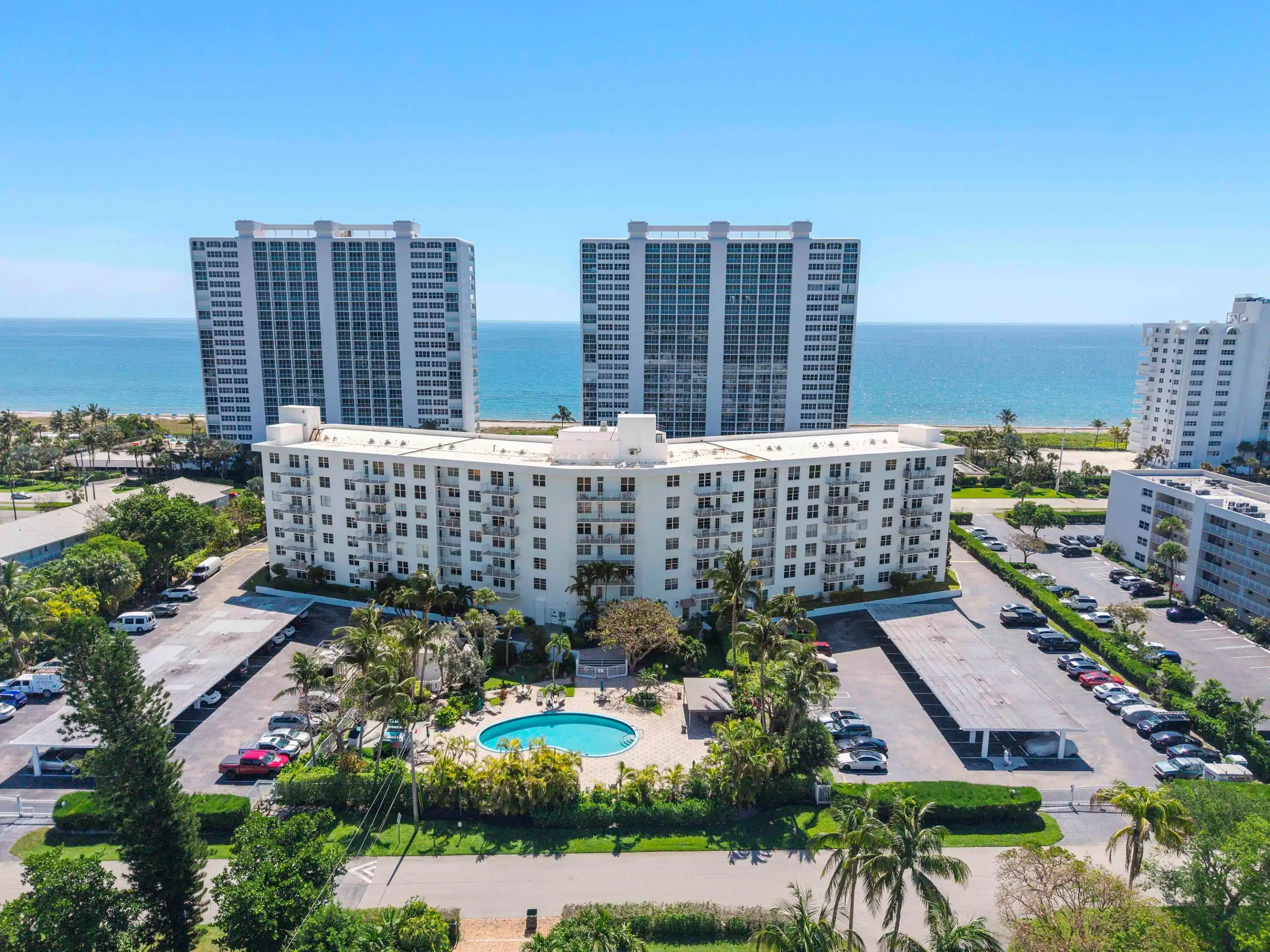 Image 1: Amazing A1A location across from the OCEAN in Boca