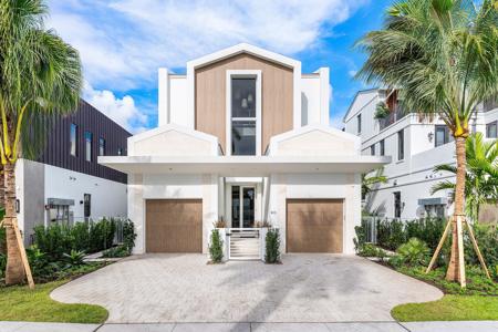 812 Palm Trail