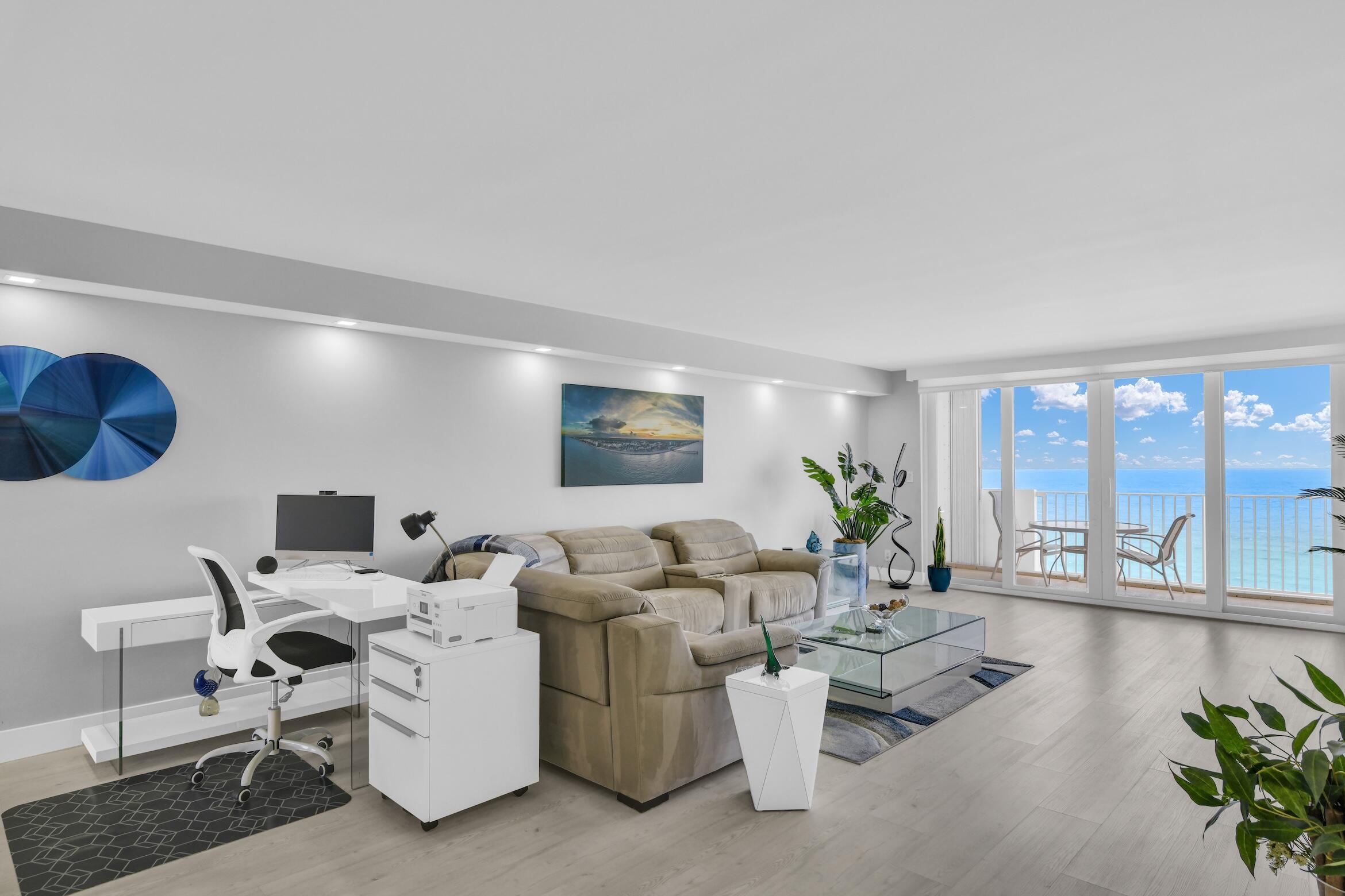 Image 4: Living room