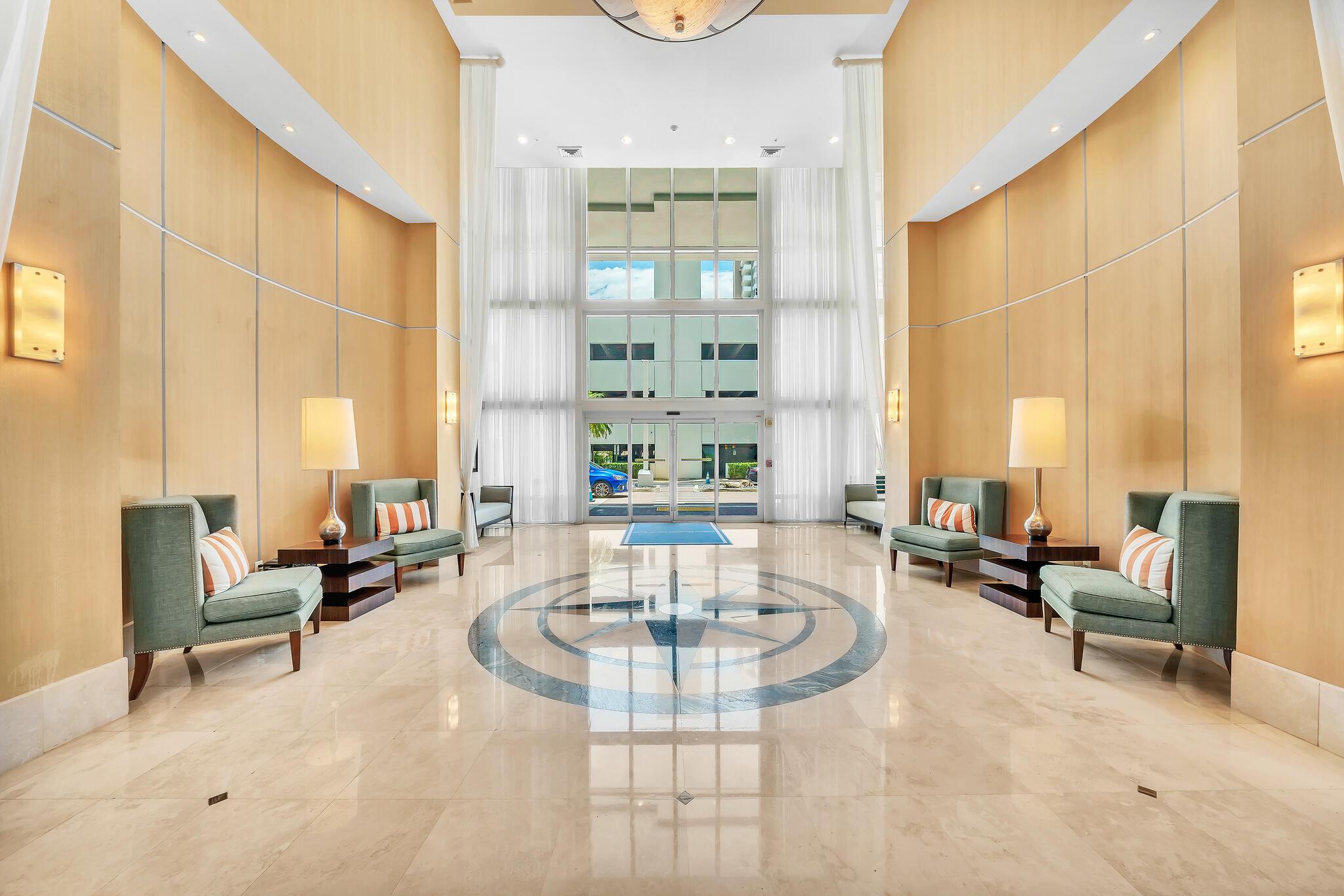 Image 2: 1 Lobby