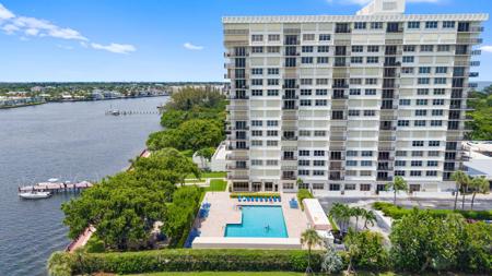 2121 N Ocean Boulevard