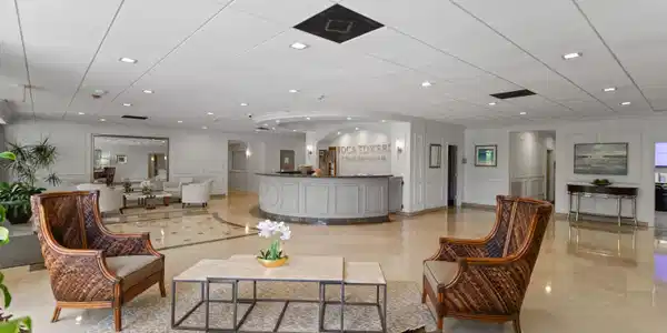 Image 4: Lobby