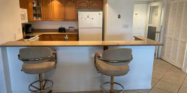 Image 2: kitchen front view 601