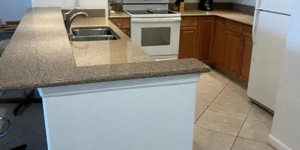 Image 3: full kitchen 601