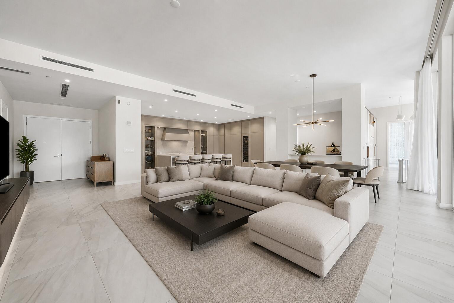 Image 4: Living room