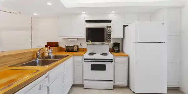 Image 3: Kitchen