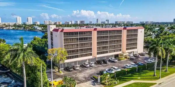 740 S Federal Highway