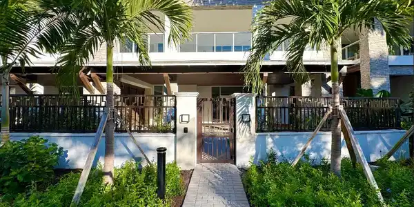 220 SE Mizner Boulevard
