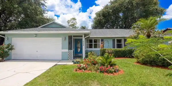 208 SE Sims Circle