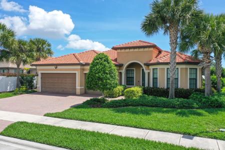 301 SE Huntington Circle