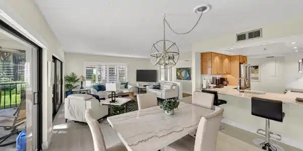218 NE Edgewater Drive