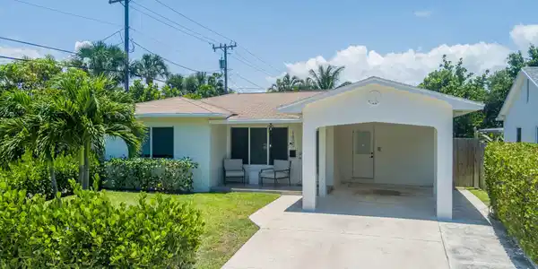 1805 N Ocean Breeze
