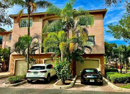 2033 SE 10th Avenue