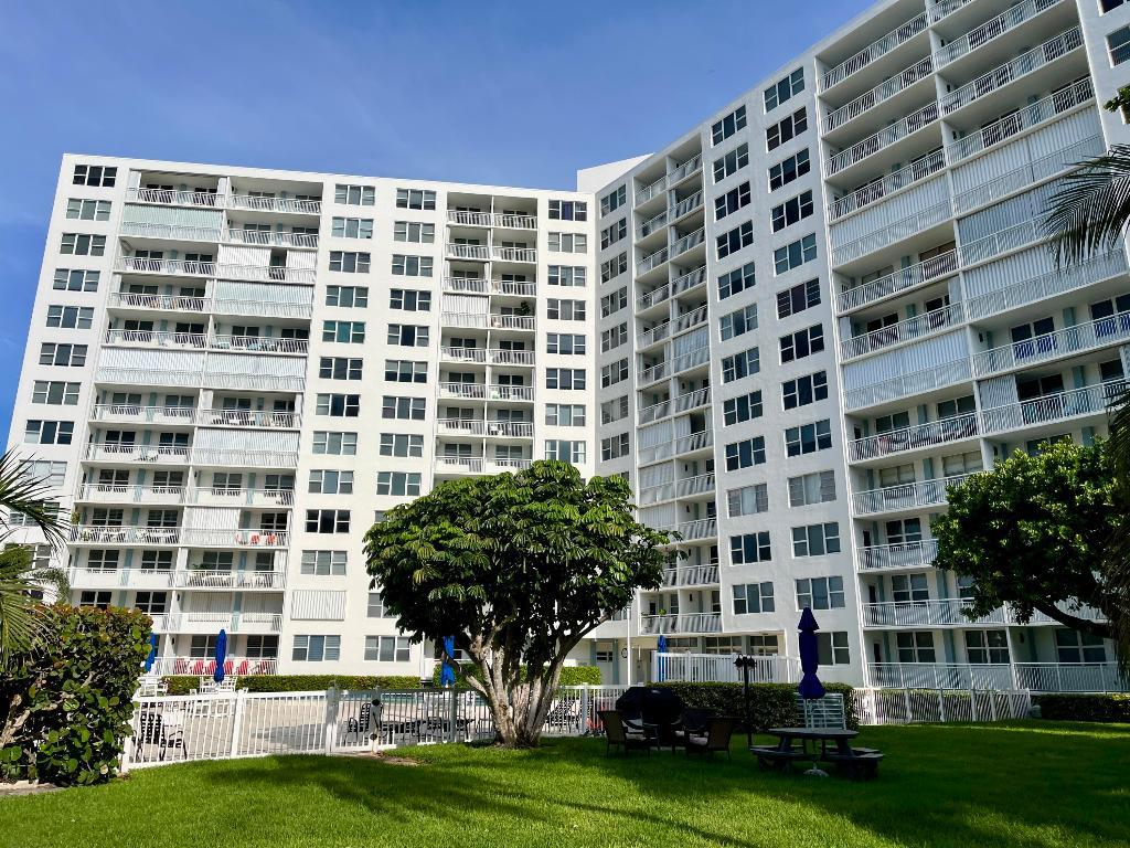 Image 3: 03. Building 02