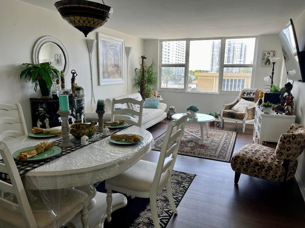 Image 4: 04. Living room 02