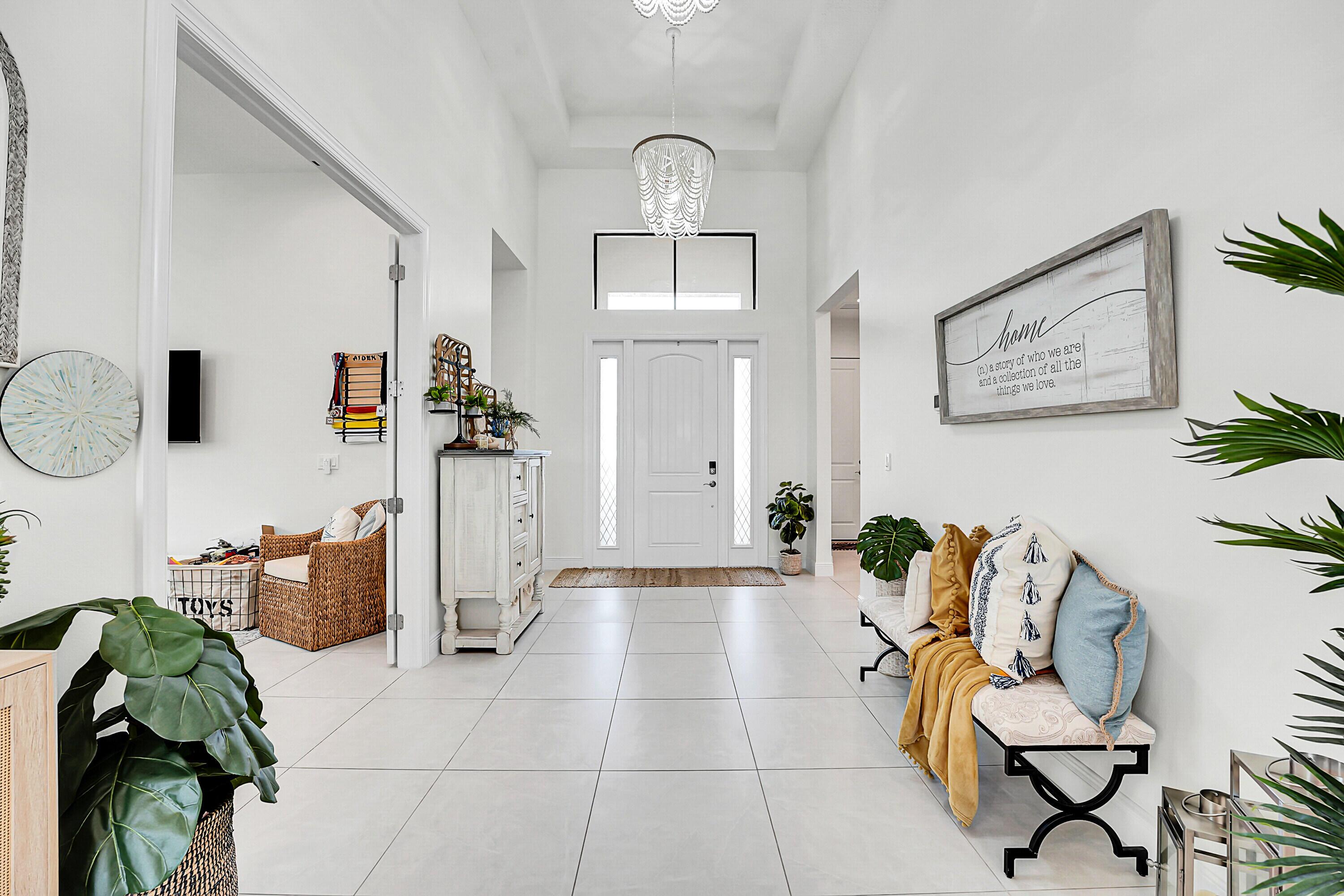 Image 3: foyer
