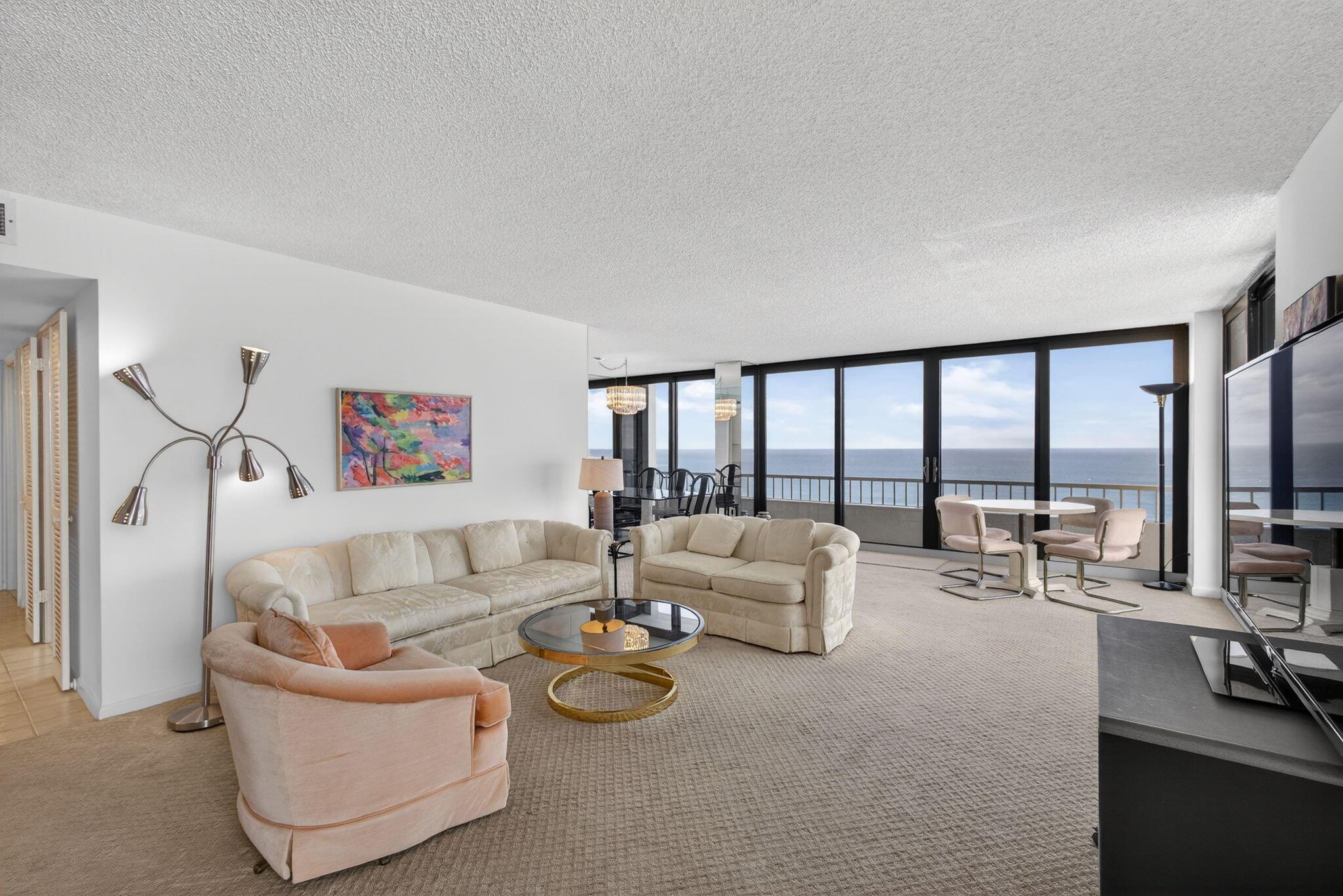 Image 4: Living Room